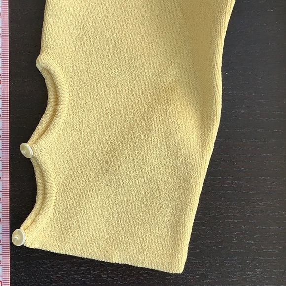 Yellow sweater. Listed as petite size 2-4 - Picture 3 of 7